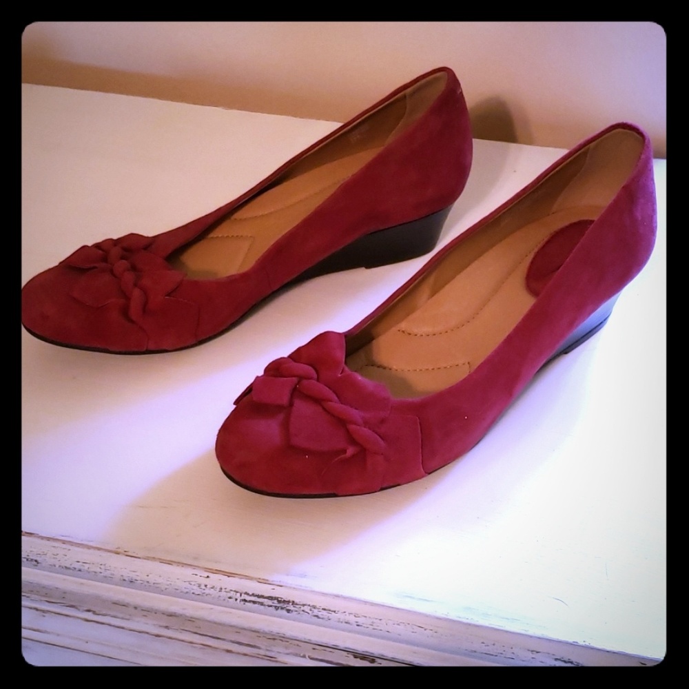 Pretty red flats with a slight wedge heel